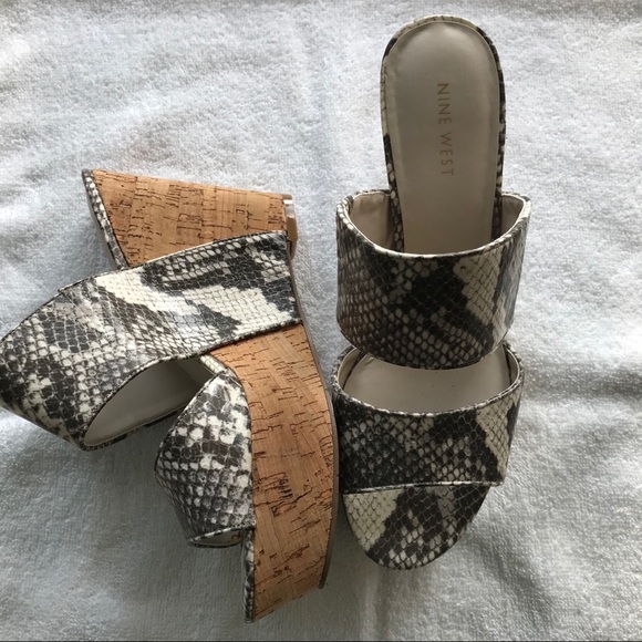 Nine West Larysa Wedge Size 10 Black and White Snake Print Platform Heels - Picture 4 of 7